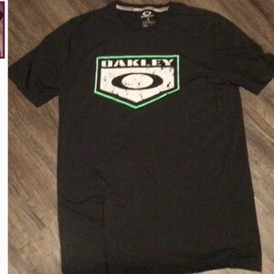 OAKLEY tshirt